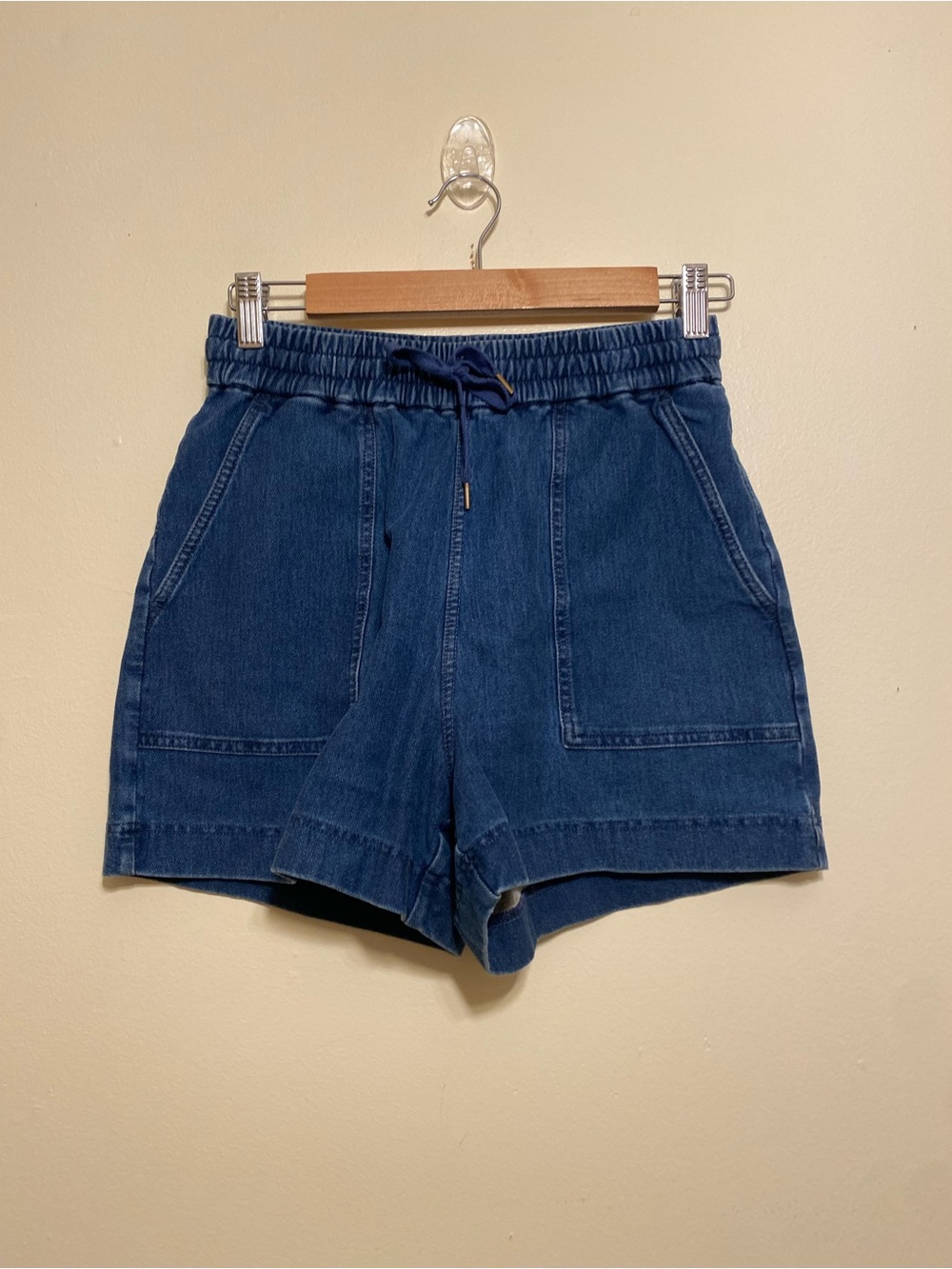 Uniqlo Dark Blue High-Waist Denim Shorts. Size XS